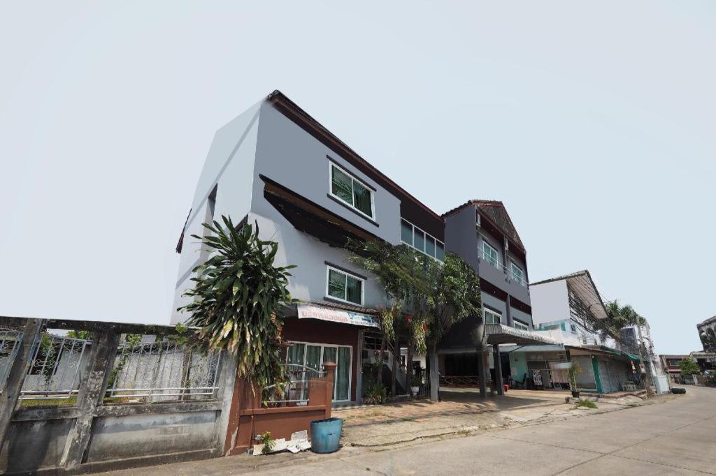 Aparthotel Bannsawasdee Chiang Rai Esterno foto