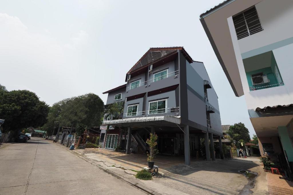 Aparthotel Bannsawasdee Chiang Rai Esterno foto